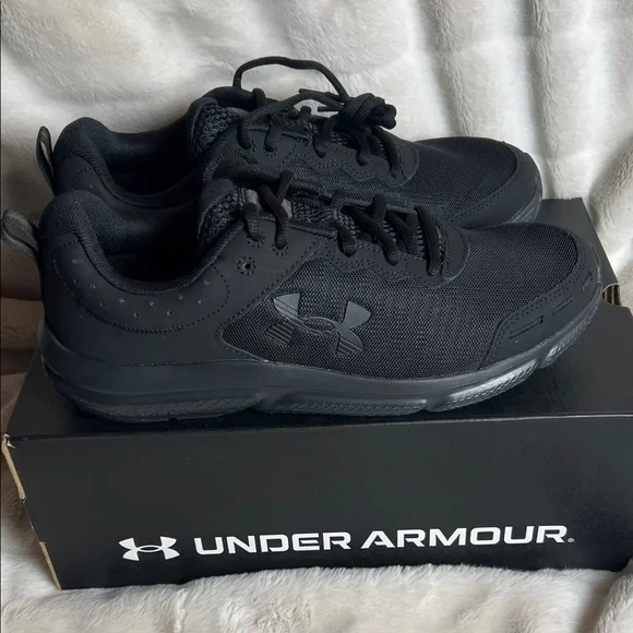 Under Armour UA Charged Assert 10 Black Athletic Shoes - Picture 5 of 6